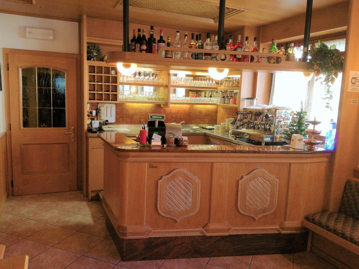 ترينتينو ألتو أديجي Green Base Hotel B&B المظهر الخارجي الصورة